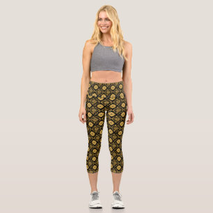 Luxuriöses goldenes florales Damastmuster auf Schw Capri Leggings