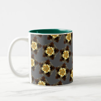 Luxuriöses goldenes florales Mandala-Ornamentdesig Zweifarbige Tasse