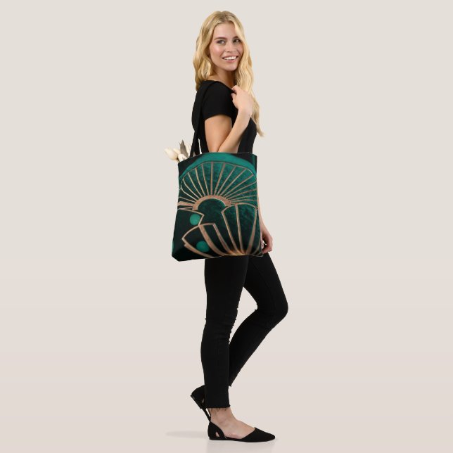 Luxuriöses Smaragdgrün und Art Deco Messing (Am Model)