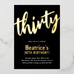 Luxury Gold 'dreißig' Erwachsenenmeilenstein 30. G Folieneinladung<br><div class="desc">Fügen Sie Ihren Geburtstagsfeiern Stil und Luxus mit dieser eleganten Goldfolie Birthday Invitations hinzu. Design bietet das Kalligraphieskript 'dreißig' in Gold auf klassischem schwarzem Hintergrund mit einer modernen,  benutzerdefinierten Vorlage,  die leicht mit Ihren eigenen Veranstaltungsdetails personalisiert werden kann. Name und Alter sind auch in Goldfolie.</div>