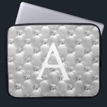 Luxury Silver Elegant Vintag Monogram Laptopschutzhülle<br><div class="desc">Luxuriöses Silber Elegant,  Vintag Girly Monogram Case. Dieser Fall kann so angepasst werden,  dass er Ihren Anfangs- und Vornamen enthält.</div>