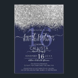 Luxury Silver Navy Glitzer Confetti Sweet 16 Einladung<br><div class="desc">Das elegante, glamouröse und moderne 16 . Geburtstag Geburtstagsfest lädt zum zeitgenössischen und stilvollen Teenager ein. Es verfügt über ein Imitat gedruckt silber funkelnd Glitzer Konfetti gesprenkelt Farbe Block auf einem einfachen marineblau Hintergrund mit einer großen Zahl "16" in einem passenden rosa Goldton. Die Rückseite zeigt den gleichen Glitzer, aber...</div>