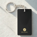 Luxus Black and Gold Personalisiert Monogram Schlüsselanhänger<br><div class="desc">Luxuriöses Schwarz und Gold Design mit schwarzem Monogramm in goldenem Kreis-Element mit dem Namen im beruflichen Schriftart-Stil auf schwarzem Hintergrund. Perfekt als väterliche Tagesgeschenke für Papa, Geschenke für Großvater, Ehemann, Trauzeuge und mehr. Bitte beachten Sie : Die Details der Folie werden im Kunstwerk simuliert. Bei der Herstellung dieses Produktes wird...</div>