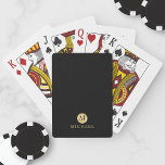Luxus Black and Gold Personalisiert Monogram Spielkarten<br><div class="desc">Luxuriöse Schwarz und Gold Personalisiert Monogram und Name Design mit schwarzem Monogramm in goldenem Kreis Element mit Namen in goldenem beruflichen Schriftart Stil auf schwarzem Hintergrund. Perfekt als väterliche Tagesgeschenke für Papa, Geschenke für Großvater, Ehemann, Trauzeuge und mehr. Bitte beachten Sie : Die Details der Folie werden im Kunstwerk simuliert....</div>