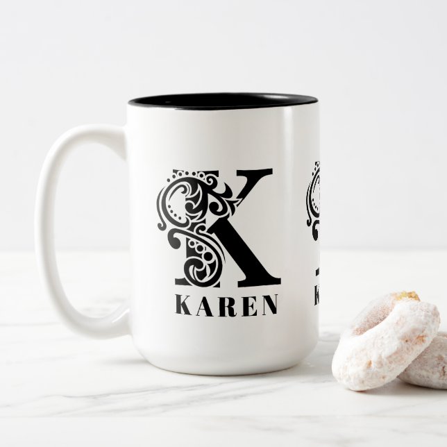 Luxus Black Monogram Letter K Individuelle Name Zweifarbige Tasse (Mit Donut)