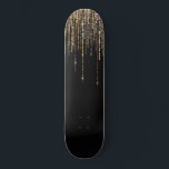 Luxus Chic Black Gold Funkelnd Glitzer Fringe Skateboard<br><div class="desc">Dieses glamouröse und luxuriöse Print ist das perfekte Design für die stilvolle und trendige Frau. Es ist mit einem Imitat funkelnd vergoldeten Glitzer Randvorhang mit Imitaten Glitzer Typografie auf einem einfachen schwarzen Hintergrund. Es ist ein elegantes, elegantes, trendiges und modernes Bing-Design mit einem Hollywood-Ambiente! ***WICHTIGE HINWEIS FÜR DESIGN: Für individuelle...</div>