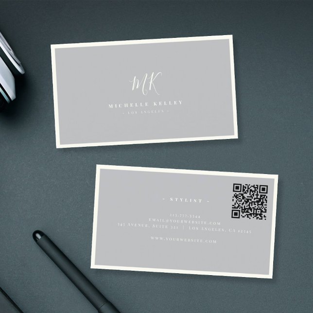 Luxus Minimal Monogram Gray Ivory Chic QR Code Visitenkarte (Two elegant gray business cards with white borders on a dark surface.)
