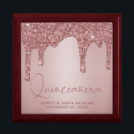 Luxus Rose Gold Glitzer Tropfen Quinceanera Erinnerungskiste<br><div class="desc">Elegante Chic Rose Gold Sparkle Glitzer Tropfen Quinceanera Geschenkkartei mit Imitate Glitzer Tropfen auf einem schicken metallischen Hintergrund. Designed by Cedar and String. Um weiter zu personalisieren, klicken Sie bitte auf den Link "Weiter anpassen" und verwenden Sie das Design-Tool, um das Design zu ändern. Wenn Sie Hilfe oder passende Artikel...</div>
