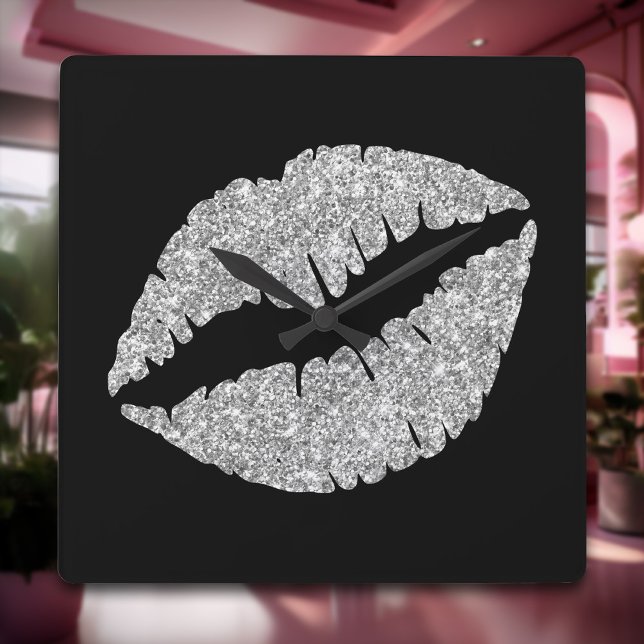 Luxus Silver Glitzer Lipstick auf Schwarz Quadratische Wanduhr (Luxury Silver Glitter Lipstick on Black Square Wall Clock)