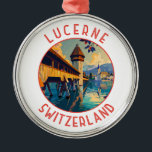 Luzern Schweiz Retro Distressed Circle Ornament Aus Metall<br><div class="desc">Luzerner Retrovektor-Reisedesign. Luzern,  eine Kompaktstadt in der Schweiz,  bekannt für ihre bewahrte mittelalterliche Architektur,  liegt inmitten schneebedeckter Berge am Vierwaldstättersee.</div>