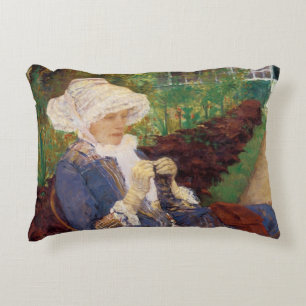Lydia beim Häkeln im Garten von Marly, Mary Cassat Dekokissen