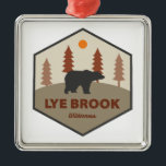 Lye Brook Wilderness Vermont Bear Ornament Aus Metall<br><div class="desc">Lye Brook Wilderness in southern Vermont is a forested high plateau in Green Mountain National Forest that offers hiking and backpacking on trails like the Lye Brook and Branch Pond trails to features such as Lye Brook Falls and remote ponds for quiet outdoor recreation.</div>