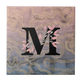 M Monogramm mit rosa Blumenspray auf Waves Bckgrnd Fliese