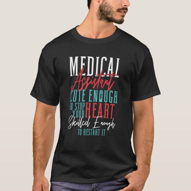 MA Medical Assistant Niedlich genug, um Ihr Gehör  T-Shirt (Vorderseite)