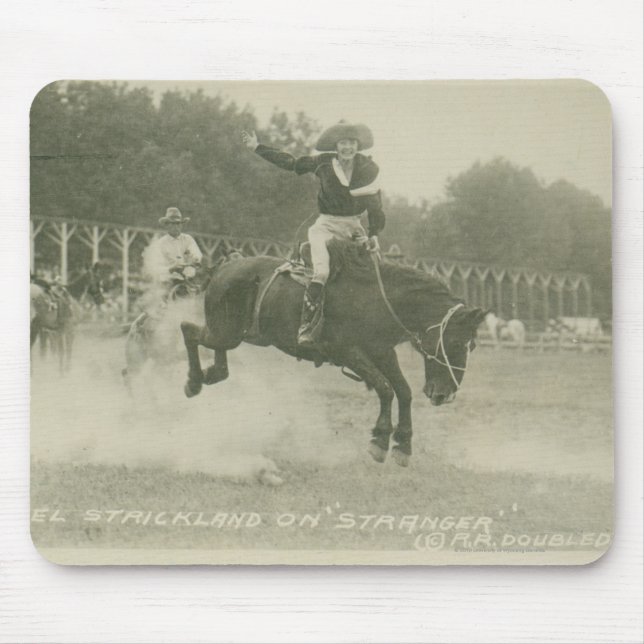 Mabel Strickland auf Stranger. Mousepad (Vorne)