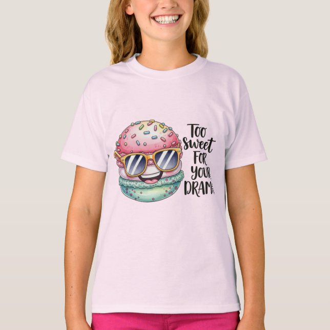 Macaron in Dark Glasses, von Natasha Us T-Shirt (Vorderseite)