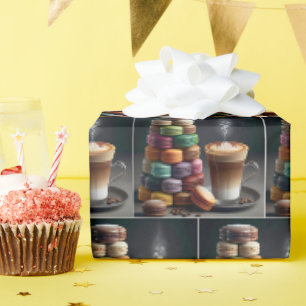 Macaron-Stapel mit Latte Geschenkpapier