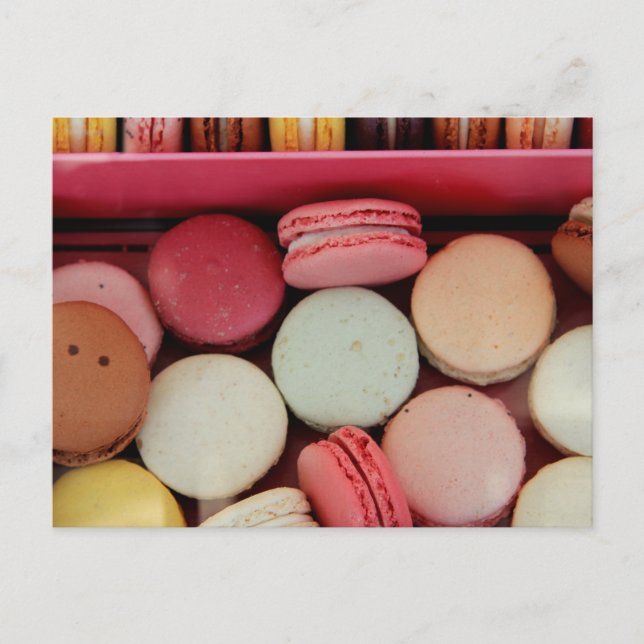 Macarons in verschiedenen Farben Postkarte (Vorderseite)