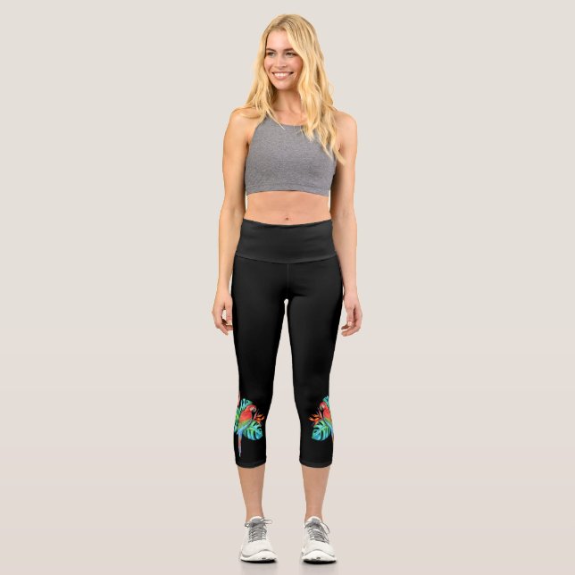 Macaw Parrot High Waisted Capri Leggings (Vorderseite)