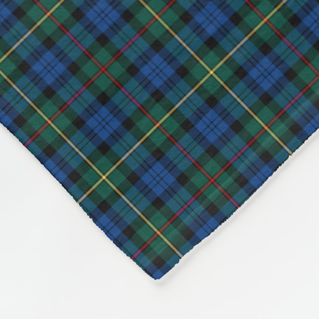 MacEwan Clan Royal Blue und Green Tartan Fleecedecke (Ecke)