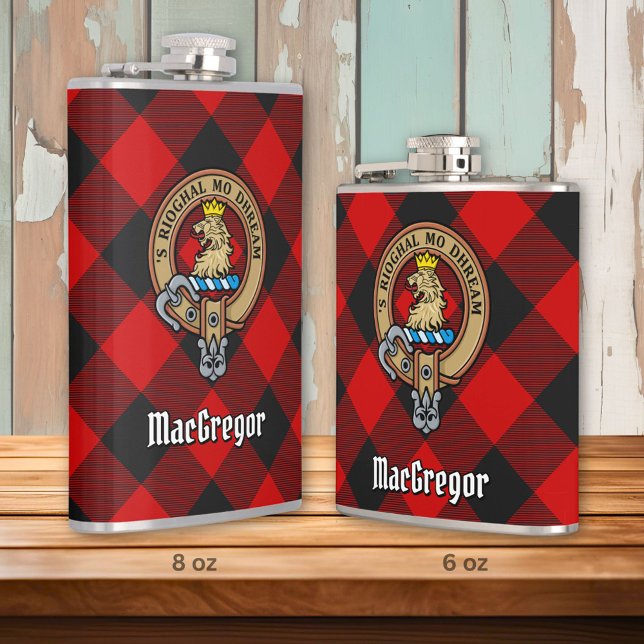MacGregor Wappen über Rob Roy Tartan Flachmann (Von Creator hochgeladen)