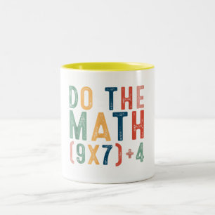 Mach die Rechnung 67 Meme Lustig Sechs Sieben Männ Zweifarbige Tasse