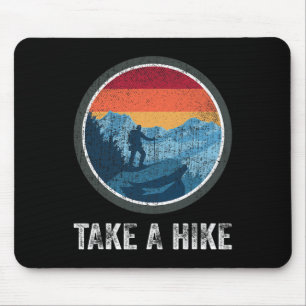 Mache einen Spaziergang Retro-Wanderer im Freien T Mousepad