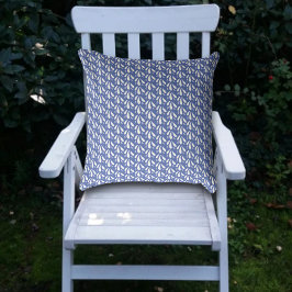 Machen Sie einen Abstecher in ein modernes blaues Kissen