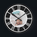 Machen Sie Ihr Foto Personalisiert römische Zahlen Runde Wanduhr<br><div class="desc">Entwerfen Sie Ihr Foto Personalisiert römische Numeruhr von Ricaso</div>