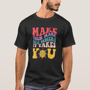 Machen Sie Ihre Marke sichtbar, wohin sie Sie auf T-Shirt