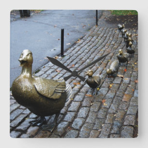 Machen Sie Platz für Ducklings! Quadratische Wanduhr