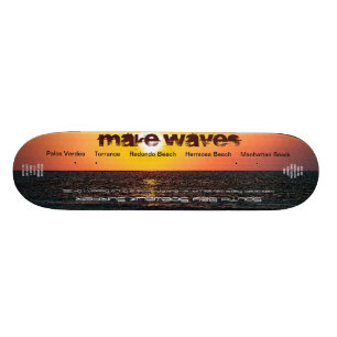 Machen Sie Wellen Ltd. und nummerierten Skateboard