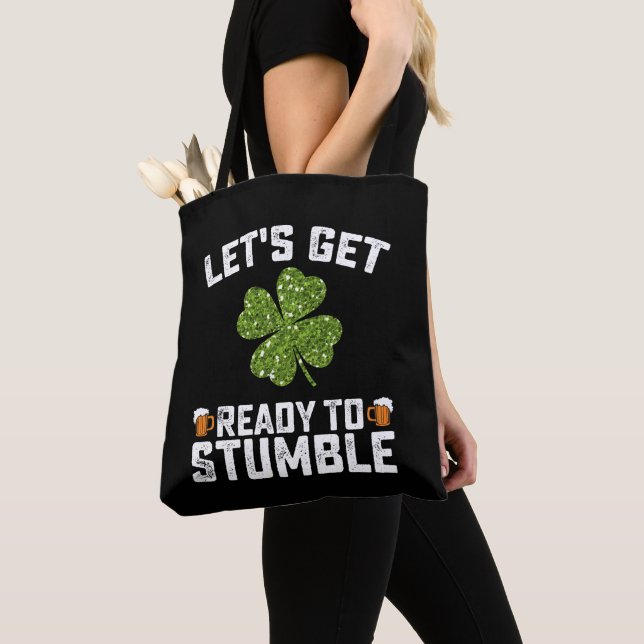 Machen wir uns fertig, um den Funny St Patrick's D (Von Nahem)