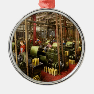 Machinist - War - Belts and Bombs 1916 Ornament Aus Metall