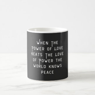 Macht der Liebe ist größer als die Liebe zur Macht Kaffeetasse