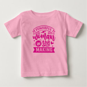 Mächtige Frauen im Making: Niedlicher Pink Girl Po Baby T-shirt