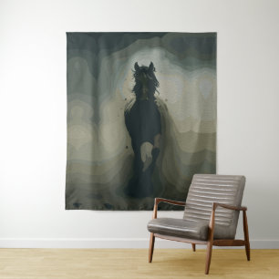 Mächtiger schwarzer Hengst in Bewegung Wandteppich