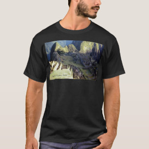 "Machu Picchu an der Dämmerung" Dunkelheit T-Shirt