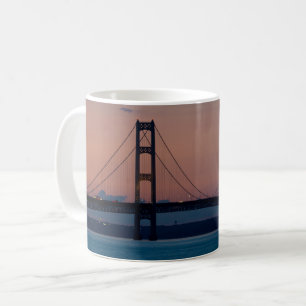Mackinac Bridge bei der Abendkaffee-Tasse Kaffeetasse