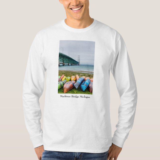 Mackinac Bridge und Kanus Langschläfer T - Shirt (Vorderseite)