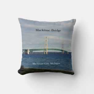 Mackinac-Brücke aus dem Kissen von Mackinaw City