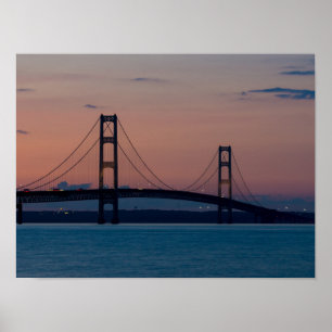 Mackinac-Brücke bei der Dämmerung Poster