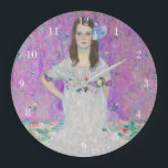 Mada Primavesi Gustav Klimt Lila Girl Portrait Große Wanduhr<br><div class="desc">Berühmtes Mada Primavesi-Portrait von Gustav Klimt. Dieses Bild zeigt ein brünettes Mädchen in einem hübschen,  weißen Kleid mit Blume vor einem lila Hintergrund. Schöne Farben auf diesem Vintagen Kunstwerk einer Frau.</div>
