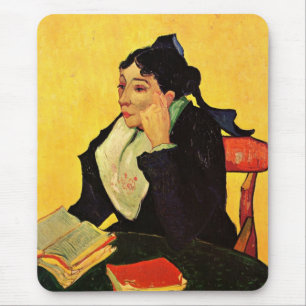 Madame Ginoux mit Büchern von Vincent van Gogh Mousepad