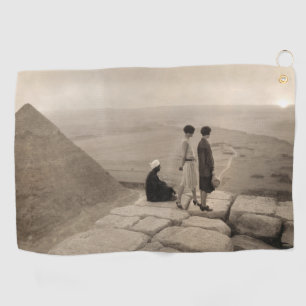 Mädchen auf der Spitze der Pyramide von Cheops in  Golfhandtuch