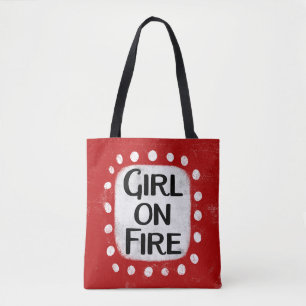 Mädchen auf Feuertasche