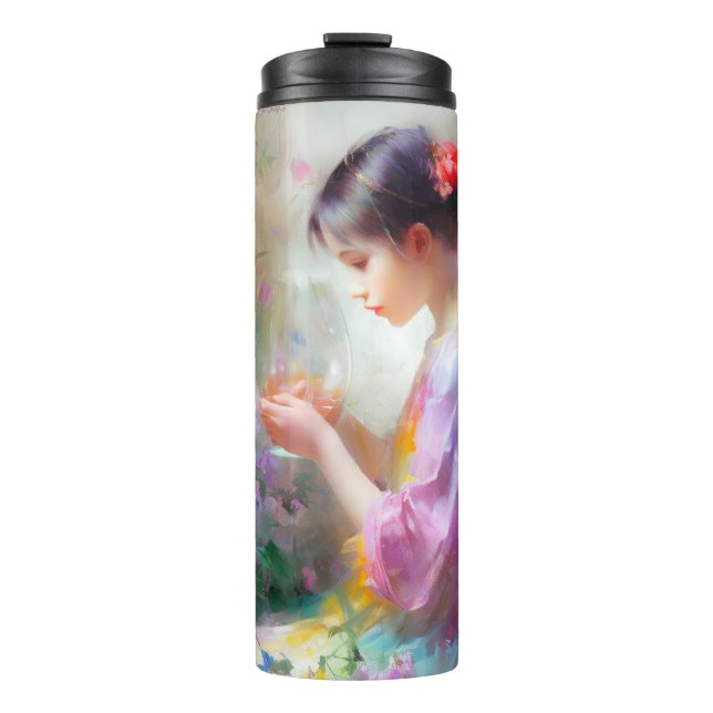 Mädchen bewundert eine Blume in ihren Händen Thermosbecher (Vorderseite)