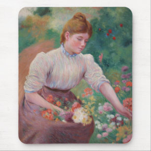 Mädchen, das Blumen in einem Sommergarten pflückt Mousepad