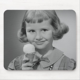 Mädchen, das Eis isst Mousepad