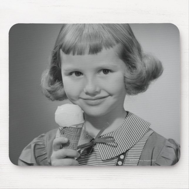 Mädchen, das Eis isst Mousepad (Vorne)